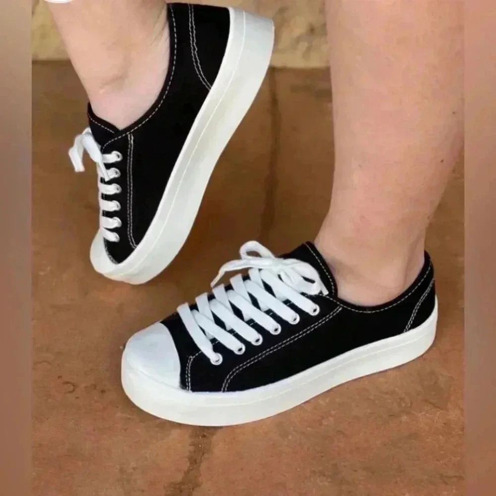 🆕Casual Cool Classic Black & White Cool Canvas Low Top Tennis Shoes 8🆕